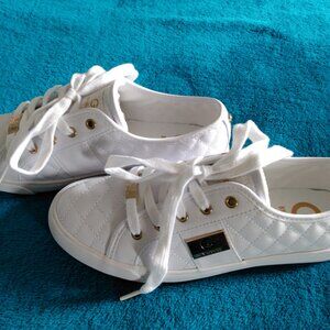 💥💥BRAND NEW GUESS SNEAKERS WHITE 🤍 8.5 Women💥💥